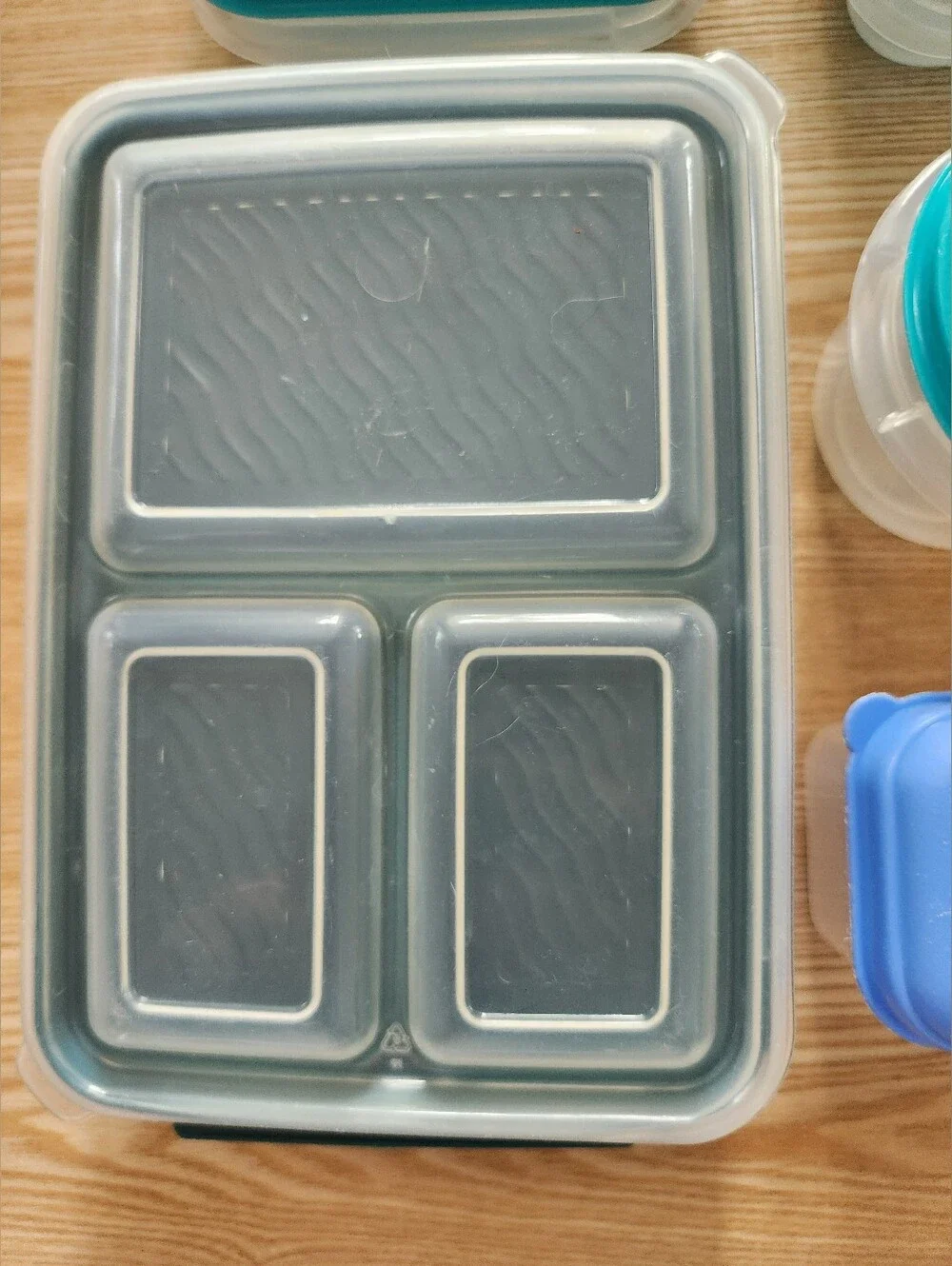 Vintage Rubbermaid And Tucker Storage Containers
